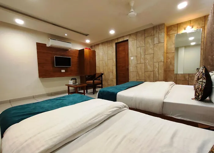 Hotel Kinara Ahmedabad